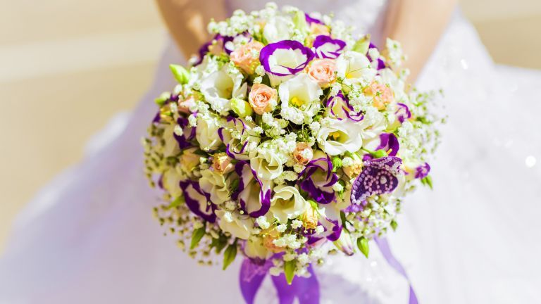 Eustoma w bukiecie ślubnym