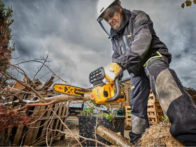 Jak ułatwić sobie prace w ogrodzie? Sprzęt, który przyda się nie tylko w sezonie