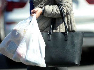 Opłata za każdy worek foliowy w kwiaciarni