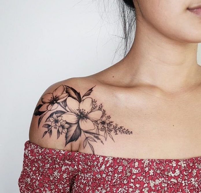 Kwiaty na tatuażach są bardzo popularne